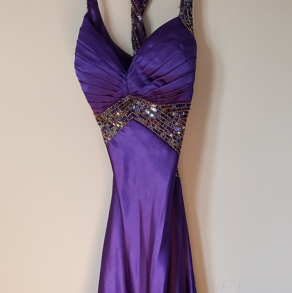 Dave & Johnny Prom Dress. - Picture 2 of 4